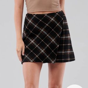 Hollister Ultra High-Rise Black Plaid Mini Skirt Wrap Style Black Multi Small S